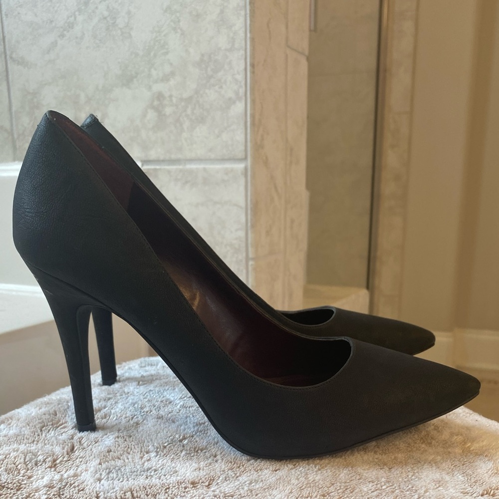 Black Unique Leather Pointed Toe Heels